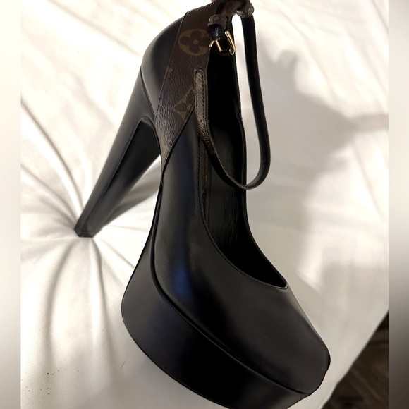 Louis Vuitton Stilettos - Picture 1 of 9